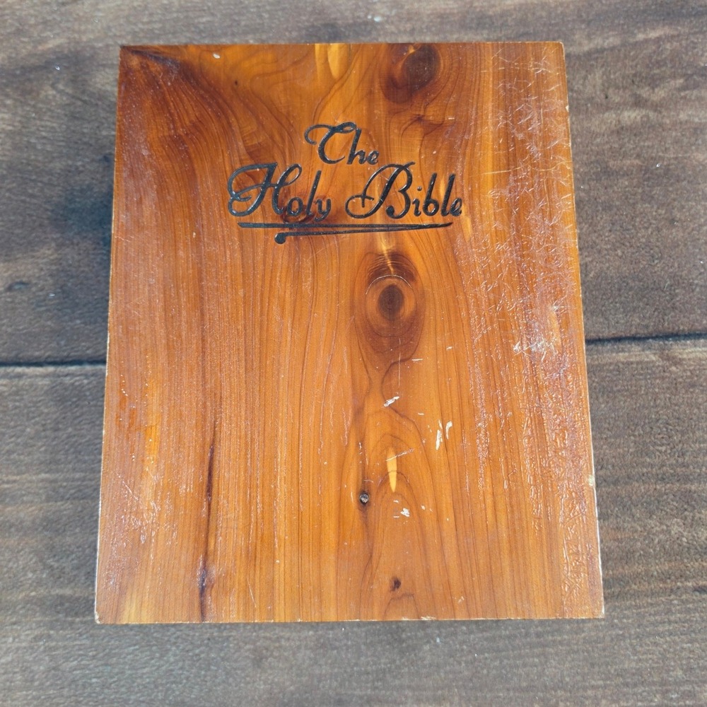 Tyndale House The Living Bible Giant Print OS Brown Good Cedar Wood Box Set